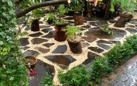 50 garden decorating ideas using rocks