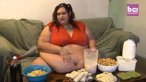 Fettsucht - 500 Kilo sind das Ziel: Monica Riley will die dickste Frau der  Welt werden