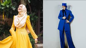 Hijab pashmina hitam pun melengkapi penampilan pelantun lagu cindai ini. Jangan Koyak
