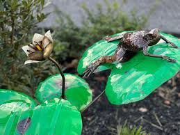 Metal Frog Lily Pad Garden Artwork
