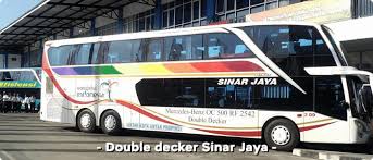 bus double decker lewat tol trans jawa