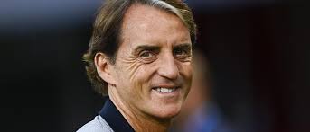 Roberto mancini made the unusual decision to bring on goalkeeper salvatore sirigu in place of italy dominated proceedings and with wales a goal and a man down, mancini felt confident in taking. Der Heimliche Em Favorit Roberto Mancini Lasst Die Italiener Wieder Traumen