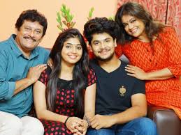 Thatteem mutteem season 1 is a sitcom which depicts a middle class family's daily life. Tuesdaytrivia Did You Know That Kannan And Meenakshi Of Thatteem Mutteem Are Real Life Brothers Newsjizz