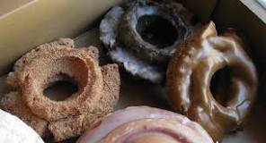What is the difference between old fashioned donuts and regular donuts?