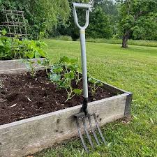 15 important gardening tools names in