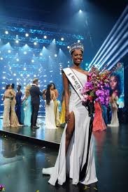 She received a brand new car and prize money of r1 million. Zozibini Tunzi Crowned Miss Sa 2019 Africa News 24 7