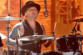 They were dating for 7 years after getting together in 2004. Matt Sorum Explains Why He S Leaving The Hollywood Vampires