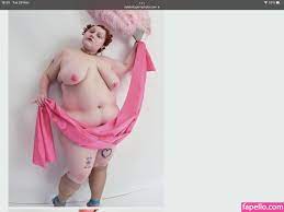 Beth ditto nackt