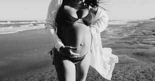 妊婦さんにおすすめの「水着」9選！マタニティスイミングやリゾートに｜VERY