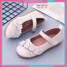 Giày búp bê cho bé gái 3 - 4 tuổi màu trắng da mềm gắn hoa dễ thương phong  cách Hàn Quốc GE12