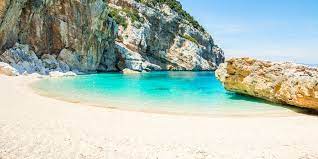 Ganz im norden sardiniens gelegen, nahe santa terasa, findet ihr den rena bianca. Die 10 Schonsten Strande Auf Sardinien Inkl Bilder 2021 Reiseuhu De