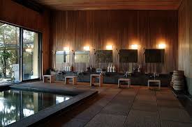 道後温泉の旅館 大和屋別荘 は温泉の質 食事 接客ともに評判の高い宿なんですよ 特に浴室は御影石を使用した男女大浴場や石造りの庭園露天風呂などがあり 季節を感じる癒しの空間 もちろん食事も四季の恵みや瀬戸内の味を生かしたとっても美味しい会席料で誰でも