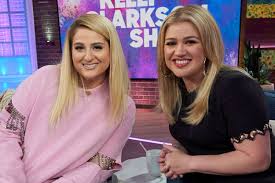 kelly clarkson and meghan trainor get