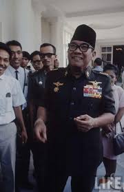Social mediatekan ef untuk memberi hormat (i.redd.it). 78 My Soekarno Ideas President Of Indonesia Founding Fathers Presidents