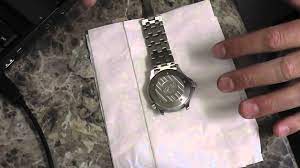 remove a watch bracelet or watch strap