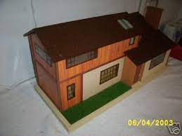 Tomy Smaller Homes Dollhouse The Den