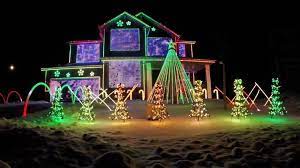 Our roof lights dance to christmas music too! 5 Of The Most Outrageous Christmas Light Displays Ever Set To Music Christmas Designers