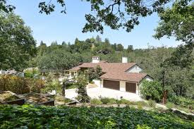 Stephen curry belongs to a well known dusky family of america. Golden State Warrior Stephen Curry Lists Orinda Calif Home Wsj