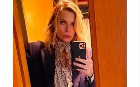 Gracing stellar magazine for australian newspaper the daily telegraph on sunday, michelle revealed exactly why she disappeared from. Michelle Pfeiffer Has Found The Perfect Ageless Style Formula At 62 Here S How To Recreate It Yourself