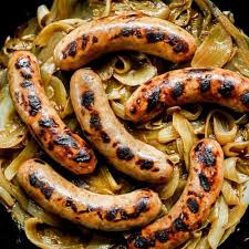 bratwurst in beer with onions