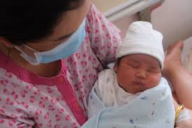 Thai phụ sinh thường bé trai nặng hơn 5kg - VietNamNet