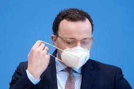 Im frühjahr 2020 bestellte bundesgesundheitsminister jens spahn hunderte millionen überwiegend nutzlose masken aus china. Staatsauftrage Ç€ Jens Spahn Geniesst Das Der Freitag