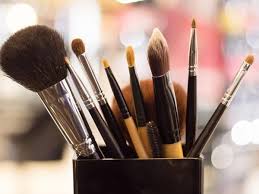 clean their makeup brushes