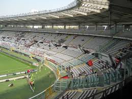 Oltre al calcio accoglie altri sport, soprattutto il rugby. Fotos Stadio Olimpico Grande Torino Stadionwelt