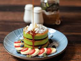Cut the pandan leaves up and blend them with a little water. Instagram Trend Pandan Pancakes