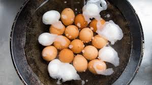 Pertama, sediakan telur ayam yang masih mentah, dalam cangkang. Keunggulan Dan Manfaat Telur Bebek Dibanding Telur Ayam Honestdocs