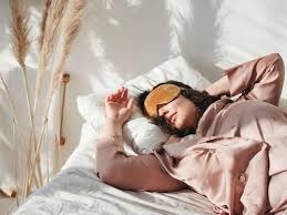 7 benefits of sleeping with an eye mask