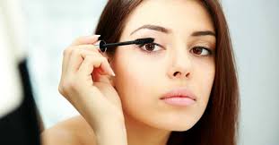 4 chemicals in eye makeup causing