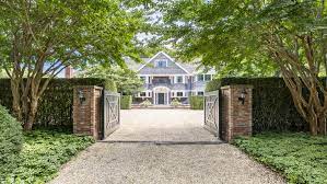 This Hamptons Estate Pairs Century Old