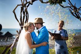 Look i'm going to share with you simple, beautiful (and brief) wedding ceremony ideas that will still keep your ceremony under 15 minutes. Humanist Weddings
