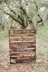 5 diy wood pallet ideas for your wedding