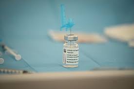 L a agencia del medicamento europea se ha vuelto a pronunciar sobre la vacuna de astrazeneca, de la que hace unos días decía que era segura y eficaz. Sanidad Investiga La Muerte Por Ictus De Una Mujer Despues De Recibir La Vacuna De Astrazeneca Economia