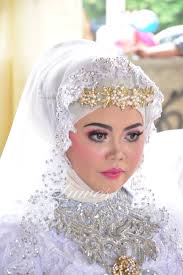 Berikut contoh rias pengantin muslim, hijab muslim, muslimah. Foto Rias Pengantin Adat Jawa Sunda Dan Muslimah Berhijab Paket Pernikahan Catering Dekorasi Pelaminan Rias Pengantin Luwes