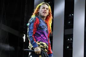 6ix9ine Earns Second Hot Latin Songs Top 10 With Mala
