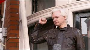 Vermutlich wurde julian assange während seines aufenthalts in der botschaft von ecuador in assange sei während seines exils in der botschaft ecuadors opfer einer massiven ausspähung. Julian Assange Leben Uber Tod Ndr De Fernsehen Sendungen A Z Zapp