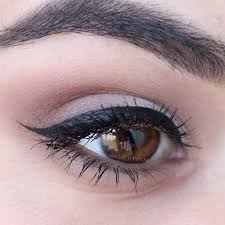 how to do easy cat eye liner in 4 steps