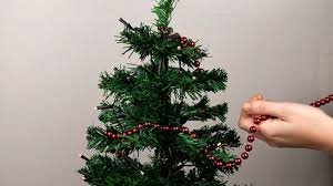 How to Decorate a Christmas Tree Like a Professional