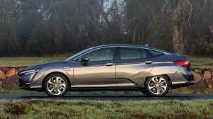 I just wish honda had used a rubberized material down. Review Honda Clarity Plug In Hybrid A Plug In Without The Compromise Fuels Fix
