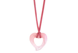 lola rose reissues necklace worn by