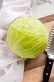 How do you keep shredded cabbage crisp?