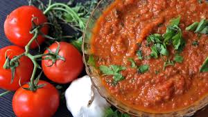 homemade tomato sauce using fresh tomatoes