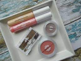 trying out natural collection makeup