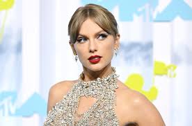 taylor swift s red lipstick at the vmas