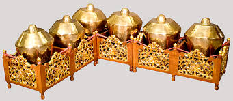 Angklung reog adalah alat musik tradisional yang termasuk dalam kategori ideofon yang berarti alat musik yang menghasilkan suara dari alat musik tradisional satu ini memiliki bentuk hampir sama dengan kendang dan ketipung. Alat Musik Gong Dan Bonang Terbuat Dari Aamina Panhwar