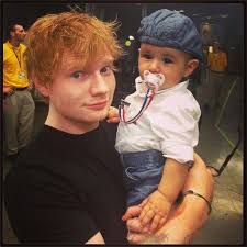 The shape of you singer proudly announced the news he has become a father on social media, revealing they have named their daughter lyra antarctica. Ed Sheeran With A Baby I Have Never Seen A More Beautiful Picture Ed Sheeran Cantores Edinho