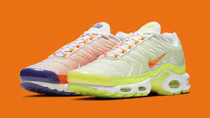 mismatched pairs of the air max plus